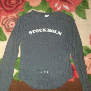 Oanvänd ”Stockholm” body från Zara - ANVÄND INTE KÖP NU <3 Endast testat, passar mig som har XS/S i vanliga fall :) Frakt: 45kr 