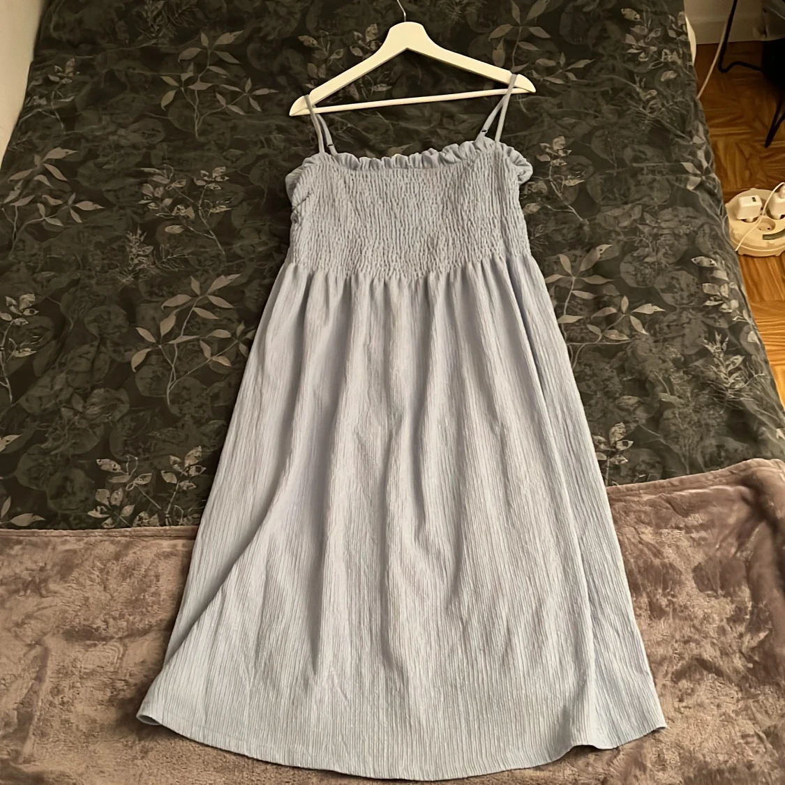 Blå medellång klänning  - 90