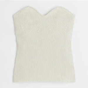 Tube top  - Superfin crémevit tubtop från H&M, slutsåld på hemsidan ❤️ säljer då den är lite för stor för mig 