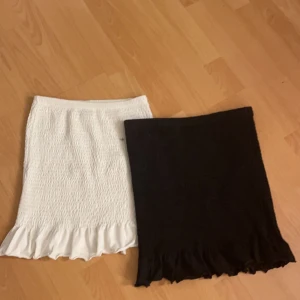 Kjol - Två kjolar från Gina Tricot,fint skick och har använts väldigt sällan,kan även användas som tröja/topp💗