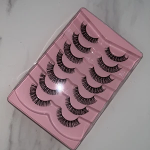 Lösögonfransar nya  - 7 par nya oanvända fransar som man kan andvända om flera gånger.  Super bra kvaliteter och går inte sönder när man drar i dem 