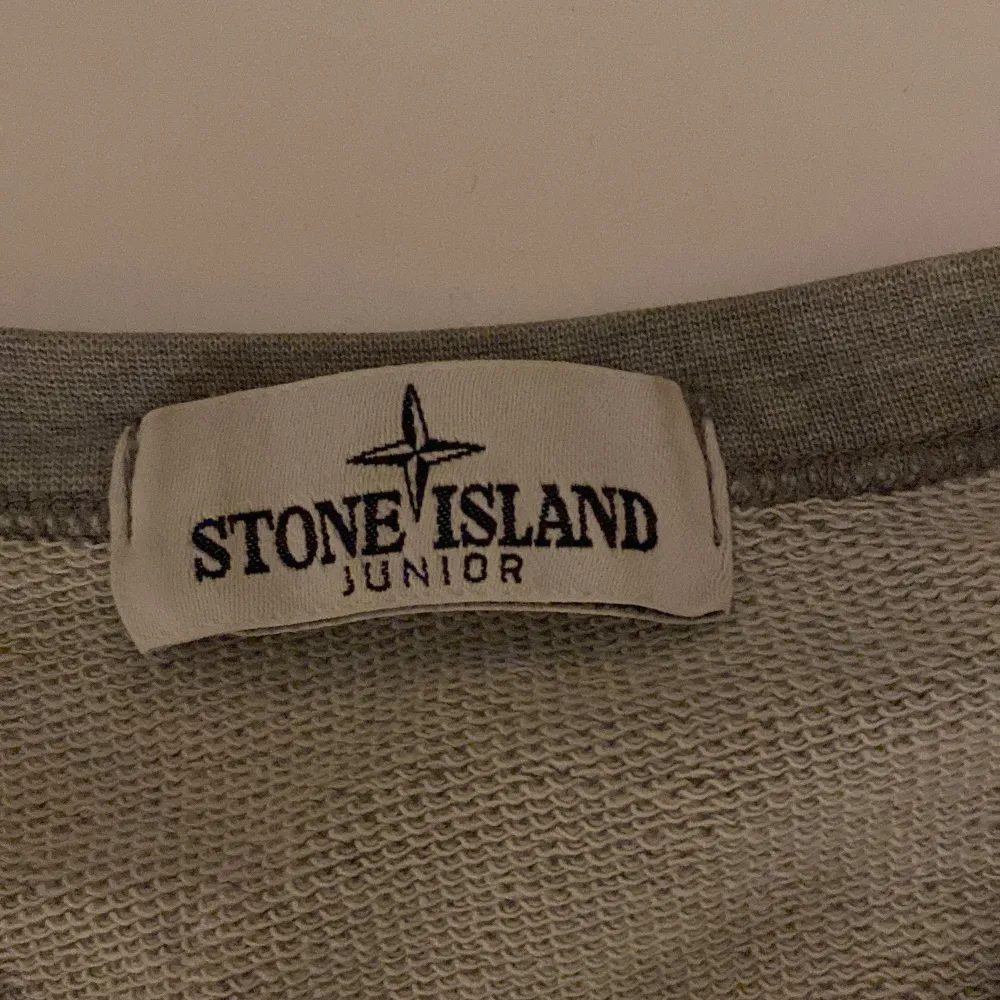 Grå sweatshirt Stone Island 10 år/142 cl. Tröjor & Koftor.