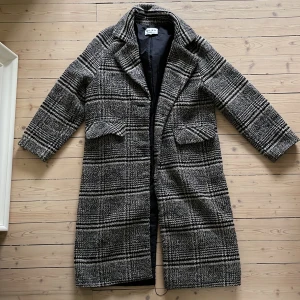 Rutig kappa! - Säljer min kapp då jag knappt använt den! Varm och go i fint skick