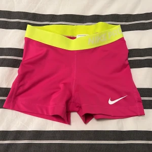 Nike dri-fit shorts strl S - Nike Dri-fit shorts strl S Använda en gång, nyskick