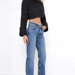 Fina jeans från Zara. Har klippt hålet själv💓💓