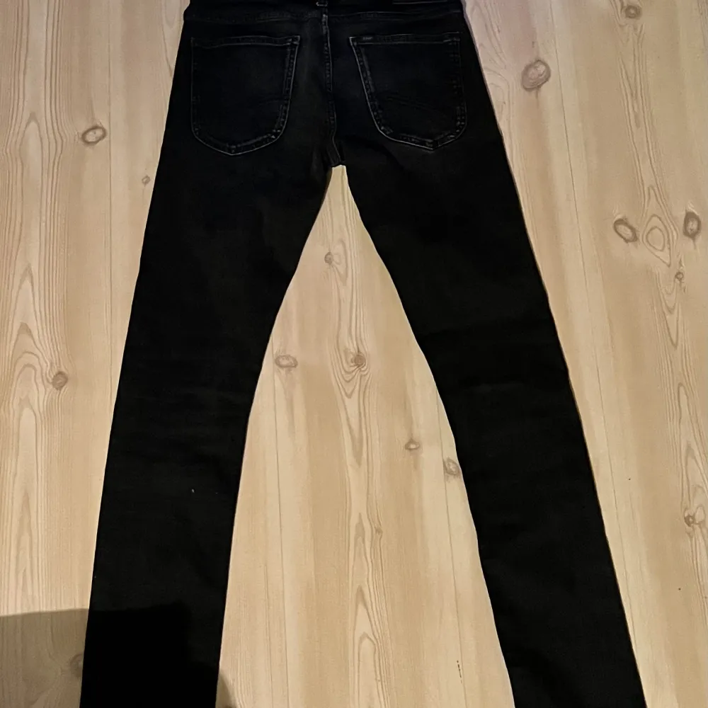 Svarta Lee Jeans för Män W28 L32 Köptes för ca 900kr~ Skinny passform Köparen står för frakt.. Jeans & Byxor.