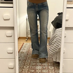 Replay jeans  - Skitsnygga replayjeans, lågmidjade och utsvängda ❤️