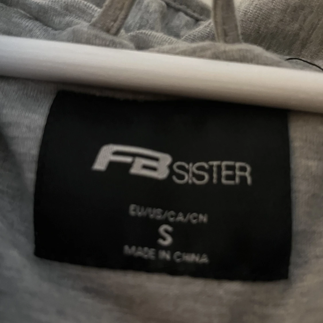 grå och svart väst - 91