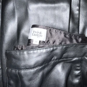 Läderbyxor (vegan) 🌱 - Strl 34 