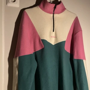 80 inspirerad flis -  Jättemysig och perfekt till promenader och häng. 