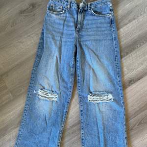 Säljer jeans från lager 157 i modell Boulevard , jeansen är i storlek M. De är använda ett kortare tag och bevarade i gott skick. Köparen står för frakt.