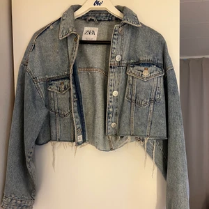 Jeansjacka  - Skit snygg som ny! 