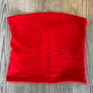 Brandy Melville topp - Röd tubtopp från Brandy Melville i onesize😇 Går att få paketpris med annat jag säljer!