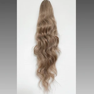 Ponytail - En fin ponytail som är 70cm lång, tyvärr inte rätt nyans så den är helt oanvänd. Går att platta i 160 grader. Inte äkta hår