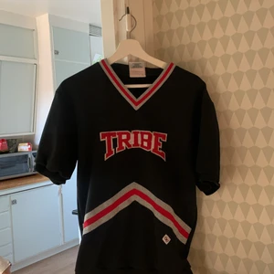 Second hand  - Det är silke fast lite grövre i kanterna är det stretch band-ish 