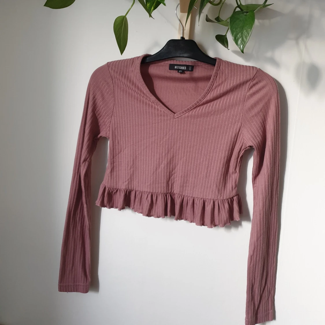 Croppad topp med volang