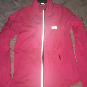 Sport tröja  - Tränings tröja aldrig använd 