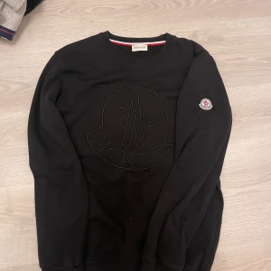 Märkes tröjor - Säljer eftersom dom inte passar längre, philipe plain har en lite fläck men går säkert bort, bege är i bra skick!  400kr/st  Priset kan diskuteras vid snabb affär