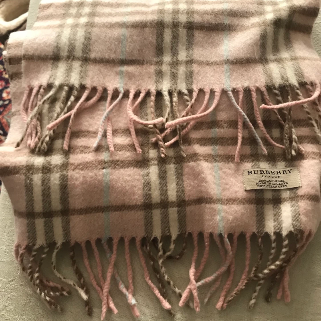 Klassisk Burberry halsduk i cashmere 180x30 cm - 90