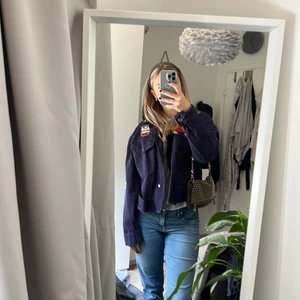 Jacka - As cool tunn jacka perfekt till hösten. Aldrig använt den!💕