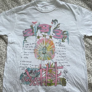 Bladee 333 T-Shirt Washed White  - Säljer min Bladee 333 T-Shirt Washed White i storlek M. Använd Ca 3 gånger.  Buda i PM