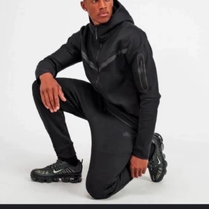 Nike  - Säljer hela mitt Nike teech sett för 500-700, skriv för mer info