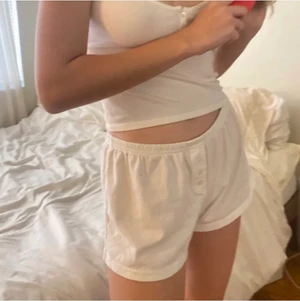 Brandy Melville shorts - Säljer dessa jättefina brandy Melville shorts för att dom är för stora. Knappt använda och är i bra skick. Det står att dom är onesize men skulle säga att dom är storlek xs/s💚