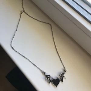 Shein halsband  - Oanvänt halsband från shein, fint och i bra skick men som inte kommit till användning 💖