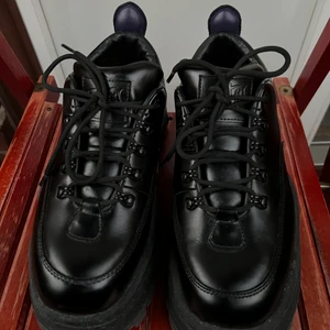 Eytys Angel Cavans - Ett par Eytys Angel Canavs i läder storlek 41. Köpta second hand men HELT OANVÄNDA av mig.  Kan mötas upp alternativt köparen står för frakt. 