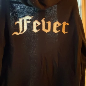 Kofta  - Zadig kofta där de står feber på ryggen⭐️jätte snygg och oversize oklart om jag ska sälja och vad priset blir 