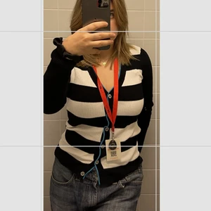 Randig kofta  - Jätte fin randig kofta! Skulle säga att den är en strl s/m