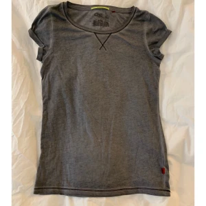 t-shirt s-oliver storlek s - t-shirt från S-Oliver, bekväm, sitter bra, behagligt material, storlek s, 