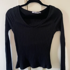 Ribbad tröja  - Svart ribbad tröja storlek XXS
