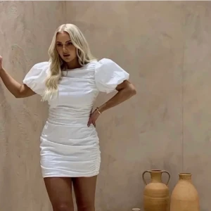 Studenklänning - Säljer denna student klänning för 300kr + frakt💓