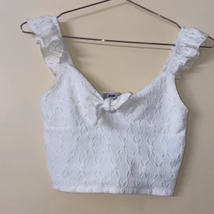 Vit linne - Ett fint vit linne från New yorker. Storlek XXS. Om ni har några frågor är det bara att skriva🌺💕😊 (köpare står för frakt)