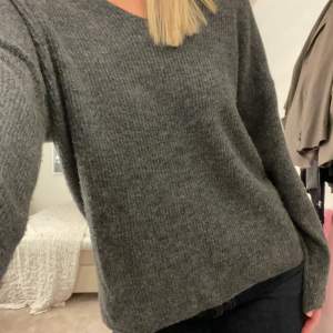 En frå stickad tröja från Vero Moda, storlek M💓