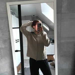 Vintage kofta - Säljer min beiga vintage kofta då jag har för många koftor🤎🤎 perfekt nu till hösten!! 