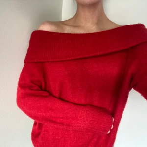 Stickad off shoulder  - Röd stickad användas fåtal gånger 
