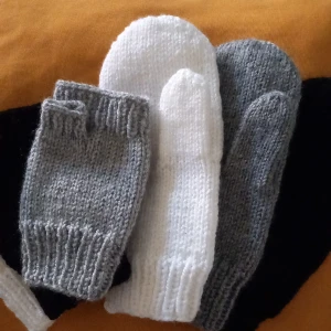 Hemstickade vantar! - JULKLAPPSTIPS!  Nya hemstickade vantar, sockar och torgvantar av riktigt bra kvalitet. Produkterna hittar du i respektive annons. Nya annonser läggs upp allteftersom produkterna blir klara. Följ mig för nyheter!