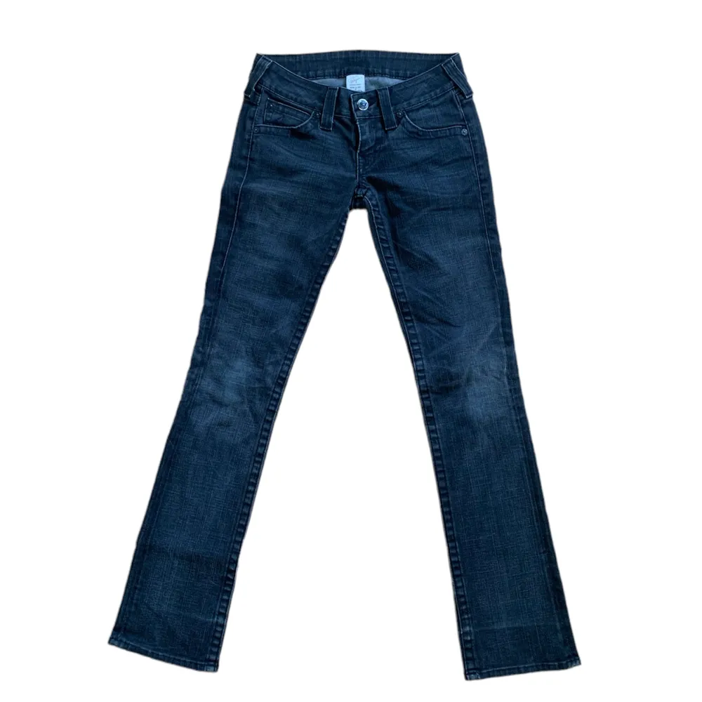 DIREKTPRIS:600 Utsvängda True religion jeans! Färgen är som första bilden<3 midja:80 cm innerbenslängd:89 cm, passar 168 och längre (Säljer fler jeans bla evisu). Jeans & Byxor.