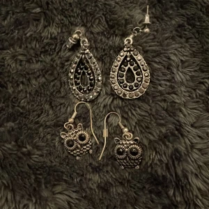 Örhängen  - Skriv vilken du vill ha? Båda för 30kr