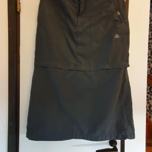 Delbar långkjol - Nike Delbar långkjol  Hund finns i hemmet