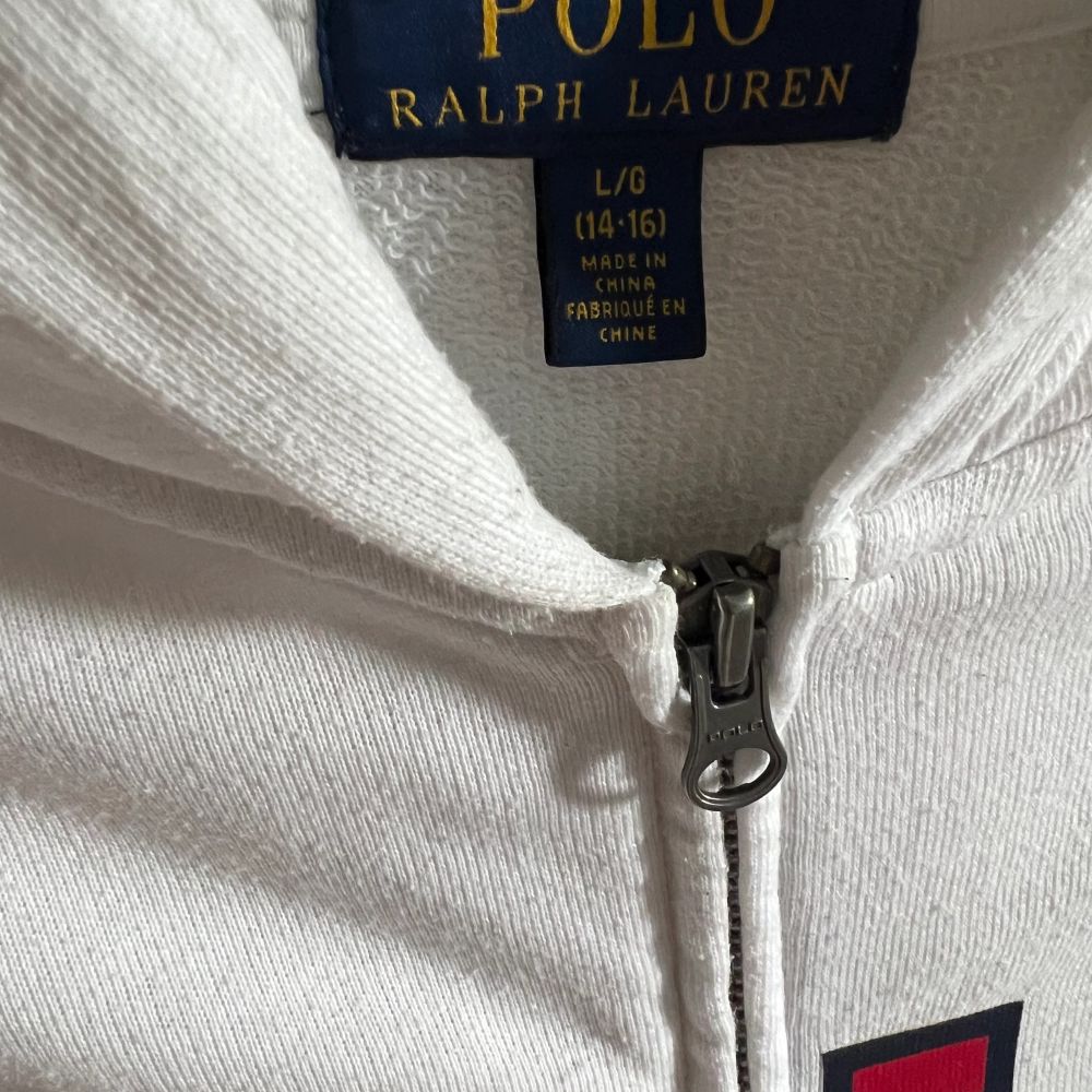 Polo Ralph Laurent ziper i 14-16 år. Köpare står för frakten. Tröjor & Koftor.
