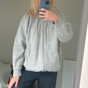 Zip hoodie - Snygg zip hoodie från zara