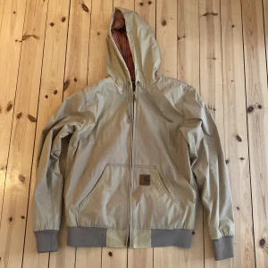 Carhartt Waxed Jacket  - Carhartt Jacka köpt second hand. Bra skick! Storlek S 