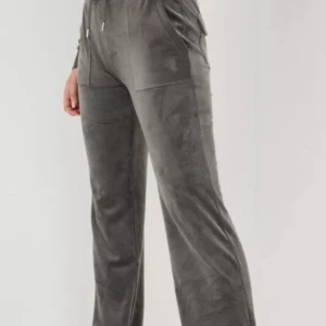 Söker xxs - Söker juicy couture byxor och tröja! ❤️kan säljas styck!max pris styck 800 kan diskuteras🤍 Max  pris för båda 1300😊