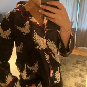 Blus - Fin sidenblus från Hm. Stl M