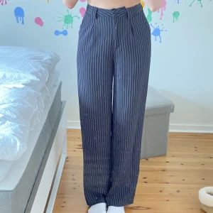 Nakd kostymbyxor - Så bekväma!