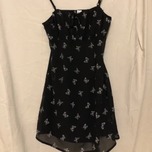 Sommar klänning  - Klänning med fjärilar 