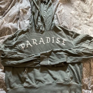 Croppad Hoodie - Använd men gott skick! 💚